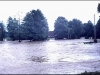 Powódź, w tle most przy ul. Nadrzecznej, 07.07.1997r. 